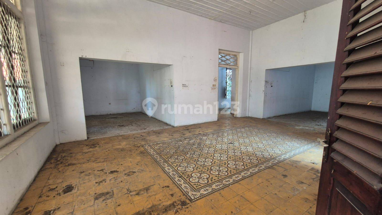 Vintage House for Rent in Siliwangi