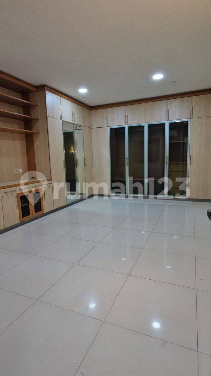 Spacious Two-Story House with Business Potential