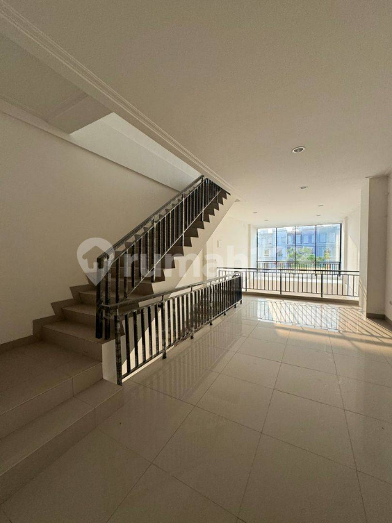 3-Story Commercial Shophouse with High Ceiling