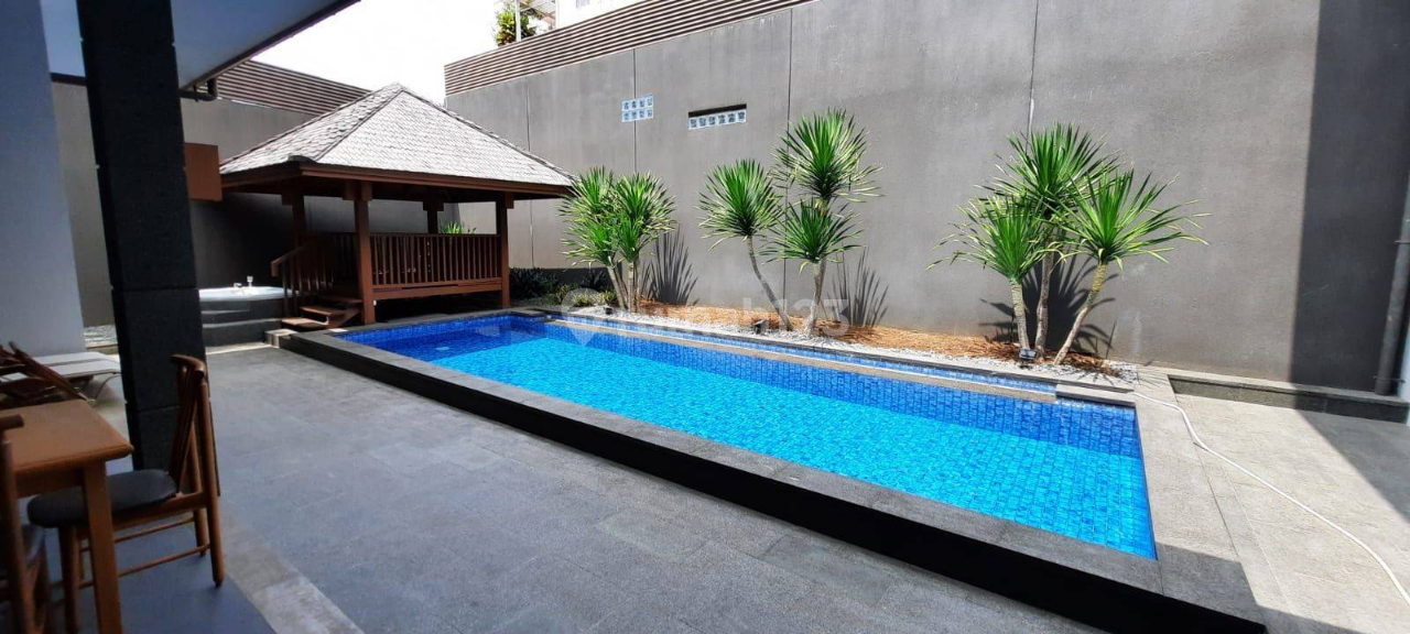 Luxurious Furnished House with Pool in Ciumbuleuit
