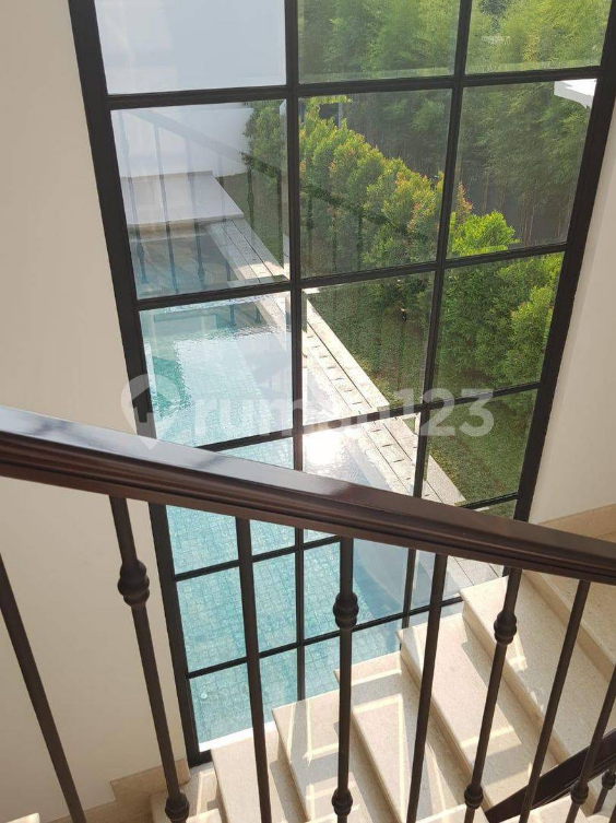 Luxurious 4-Bedroom House with Pool in Cilandak