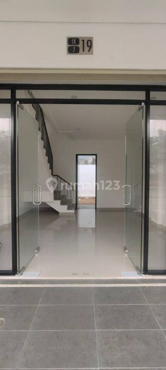 Modern Commercial Space with Three Bedrooms in Bekasi