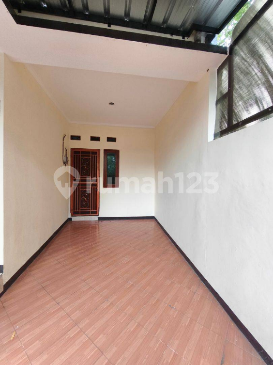 Spacious 4-Bedroom House with Carport in Buah Batu
