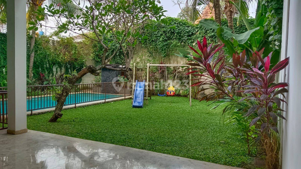 Spacious 2-Story House with Pool and Garden