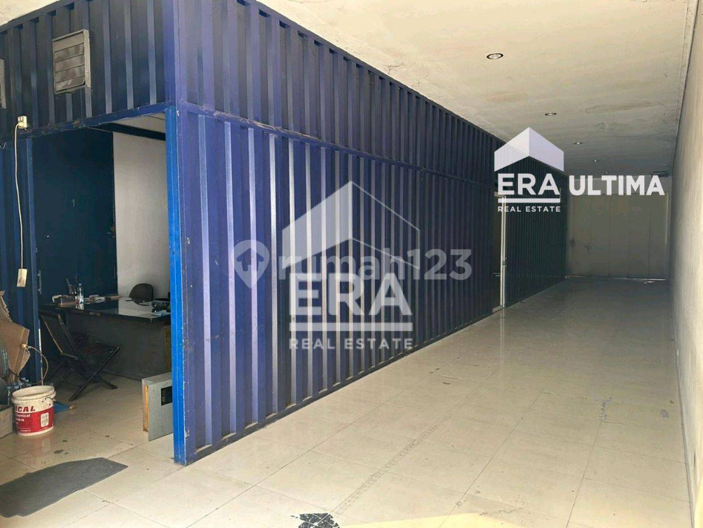 Spacious Commercial Building with Parking in Moch Toha