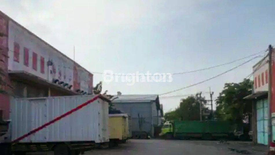 Spacious Warehouse with Container Access and Office Space
