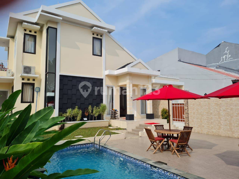 Modern House with Pool Near Schools and Malls