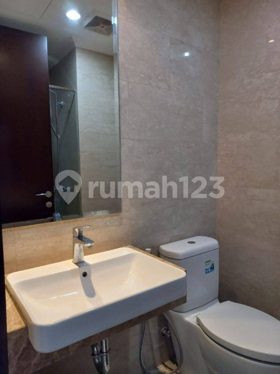 Furnished 2-Bed Apartment with Monas View