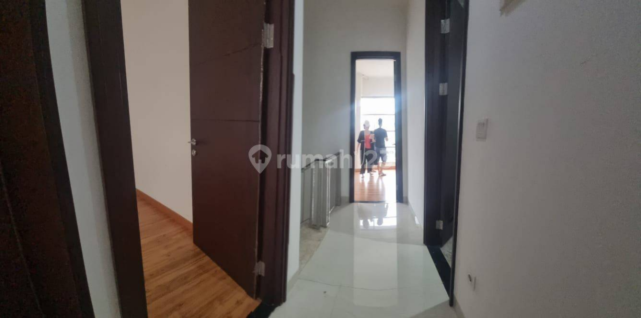Modern 3-Bedroom House in Golf Island