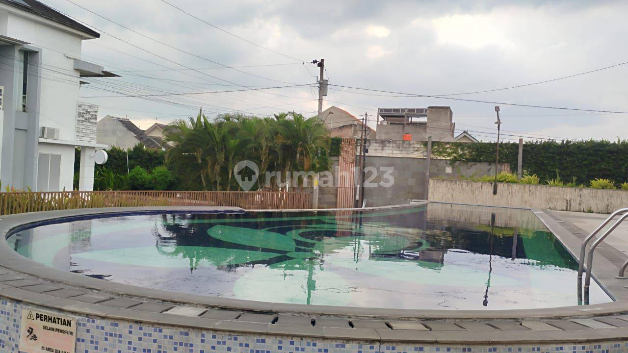 Modern House with Pool in Prime Location