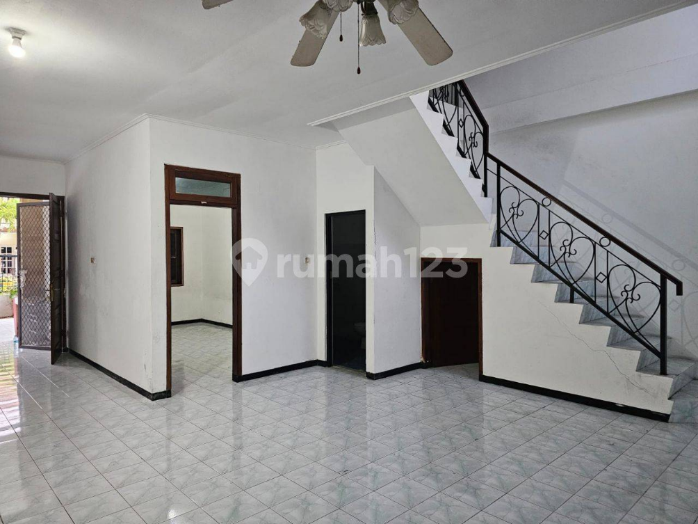Spacious Two-Story House with Three Bedrooms