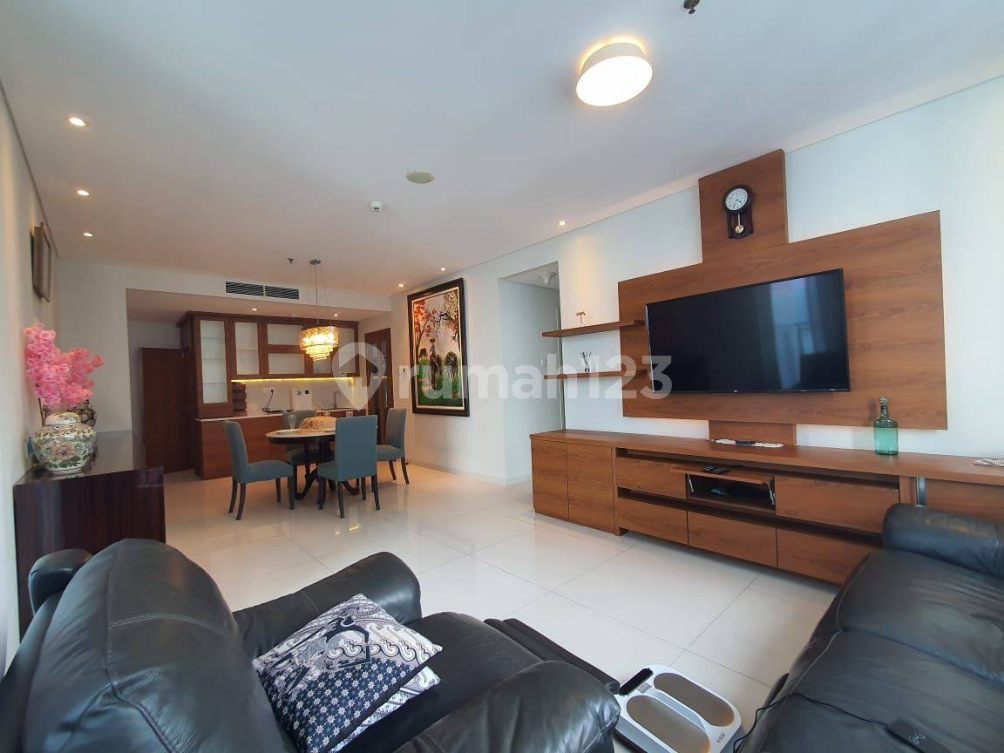 Luxury 3-Bedroom Regatta Apartment with Pool View