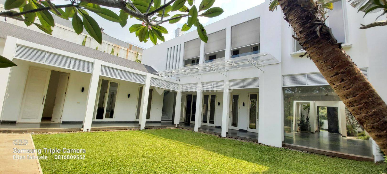 Luxury Villa with Pool Near French School