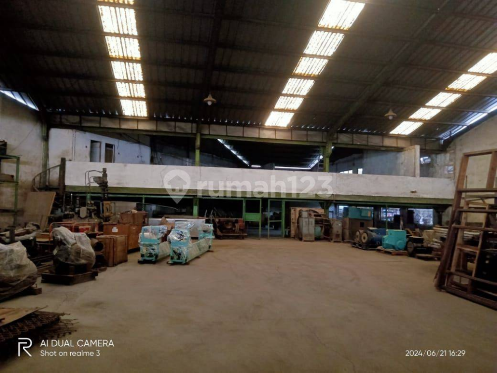 Large Industrial Warehouse Near Toll Road Access