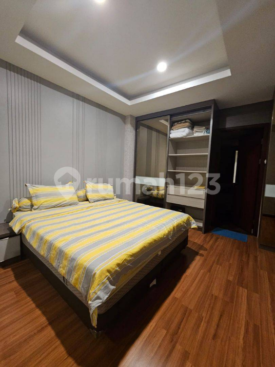 Furnished 2-Bed Apartment with City View