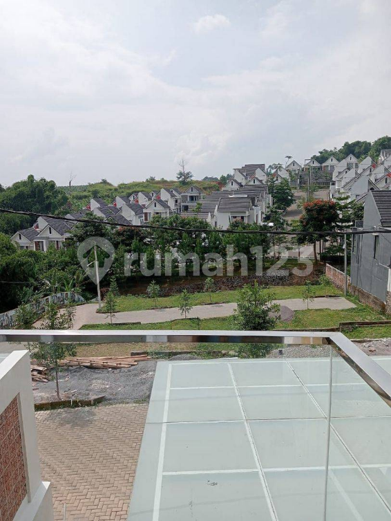Minimalist 3-Bedroom House with Carport in Padasuka