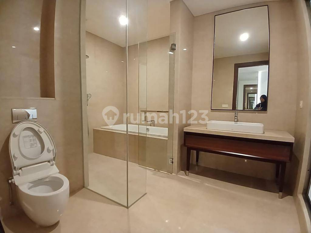 Luxurious 148sqm Apartment with Private Lift