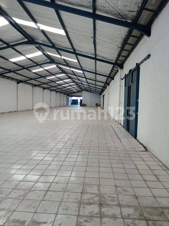 Large 1800m² Warehouse with Office Space