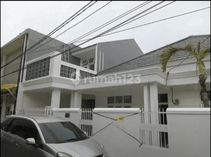 Strategic Location Modern House with Double Parking