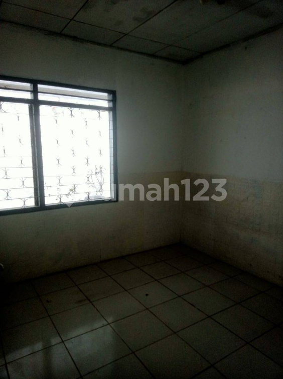 Spacious 3-Bedroom House in Jelambar Area