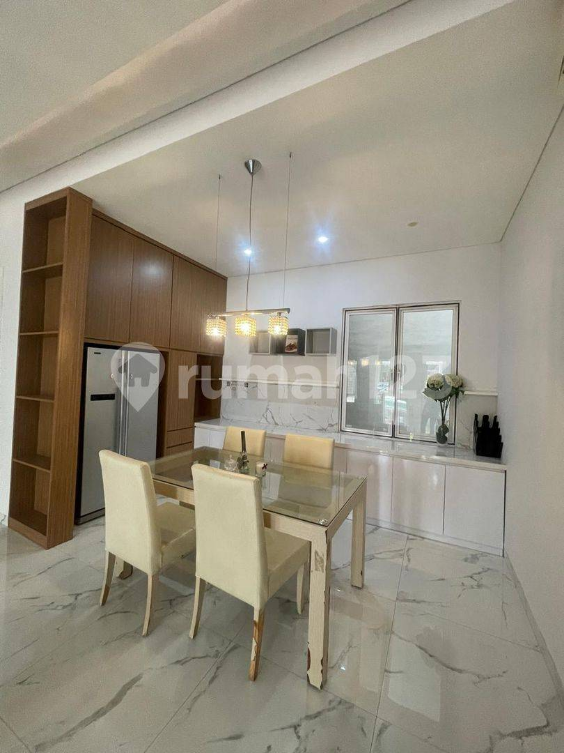 Modern 2.5-Floor House in Sumarecon Complex