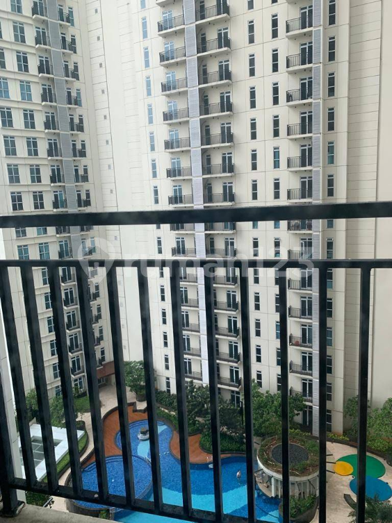 Modern 1-Bedroom Apartment with Pool View