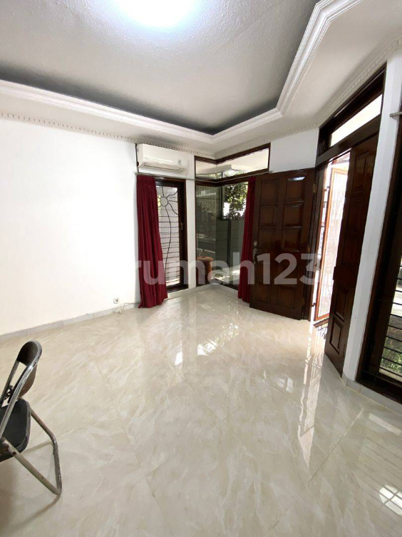 Spacious 4-Bedroom House Near Senopati with Carport