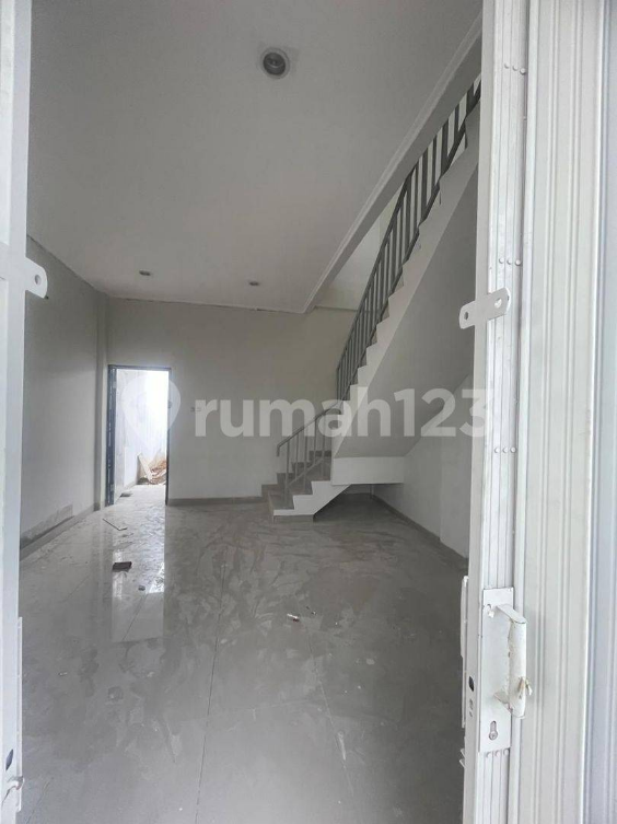 Modern 2-Story Townhouse with Designer Interior
