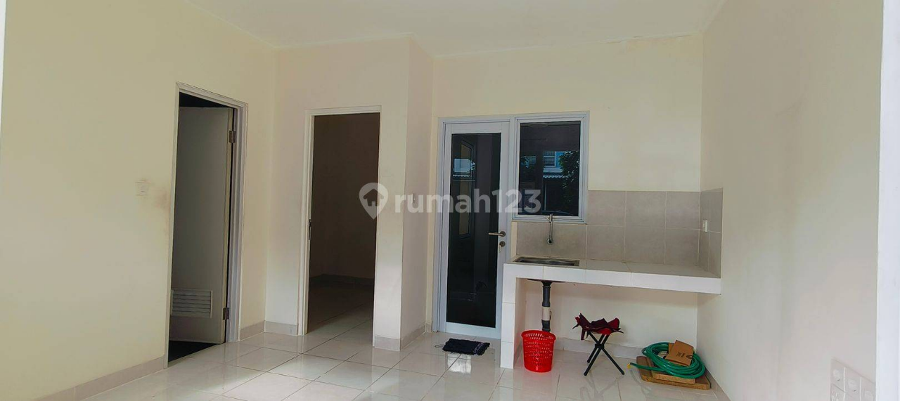 Modern 2-Story Townhouse with 3 Bedrooms