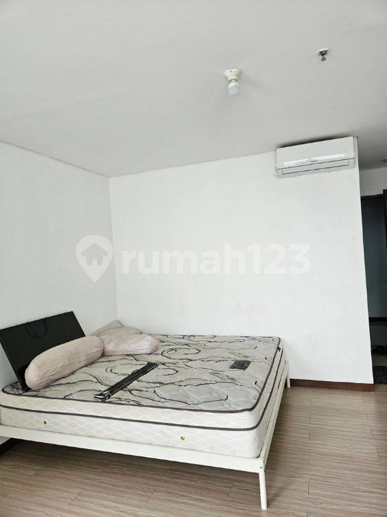 Furnished Studio Apartment with Pool View