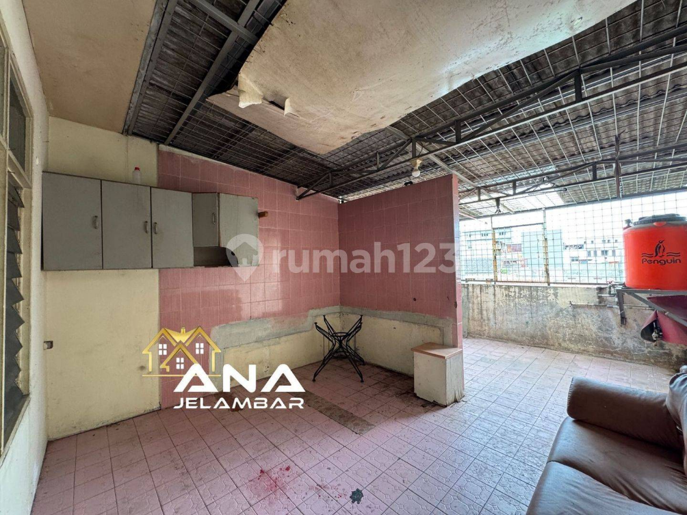 4x16m Commercial Building in Jelambar Area