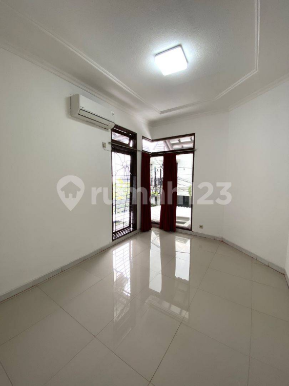 Spacious 4-Bedroom House Near Senopati with Carport