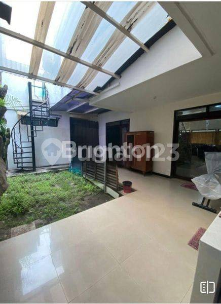 Spacious 5-Bedroom House with Furniture in Jemursari
