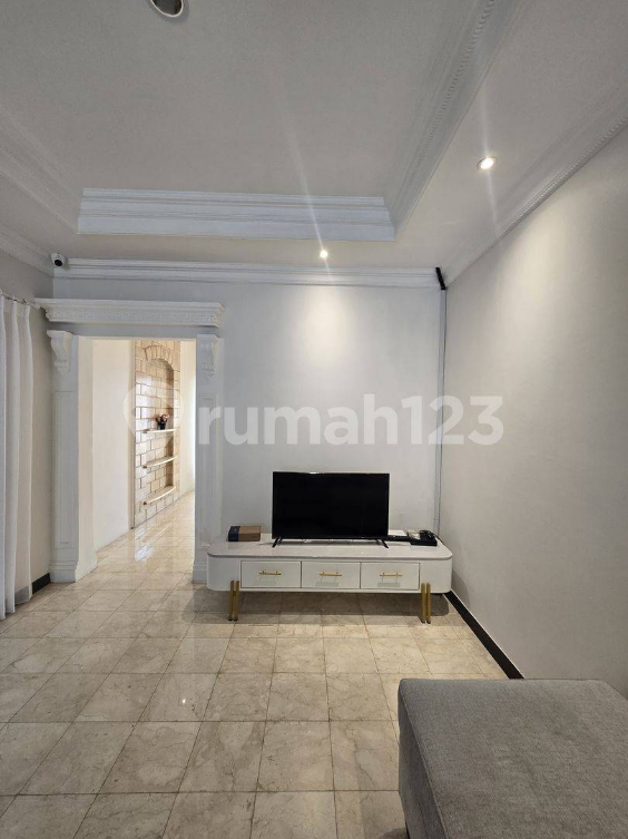 Spacious 3-Bedroom House in Pondok Indah