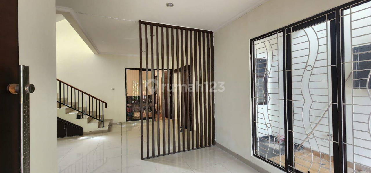 Modern 3-Bedroom House with Pool Access