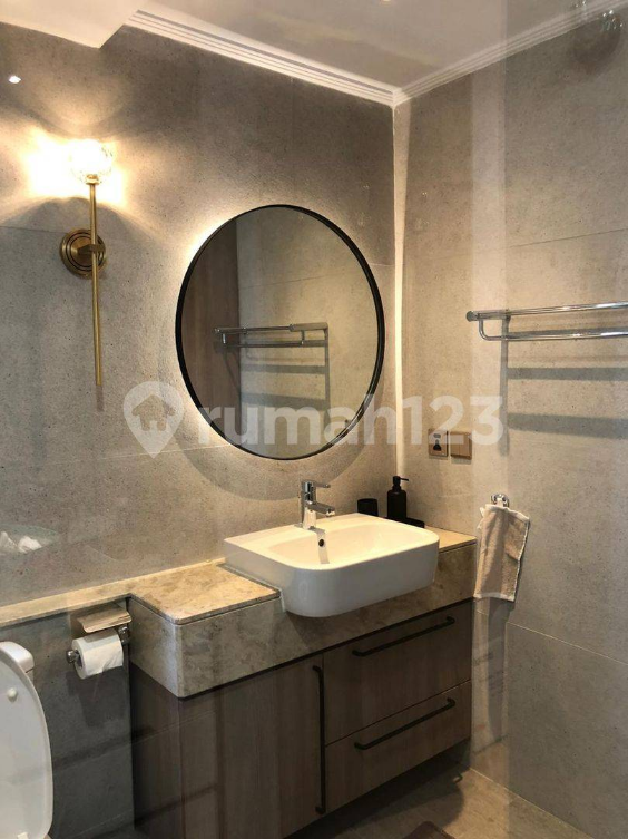 Luxurious 3-Bedroom Seafront Apartment in Gold Coast