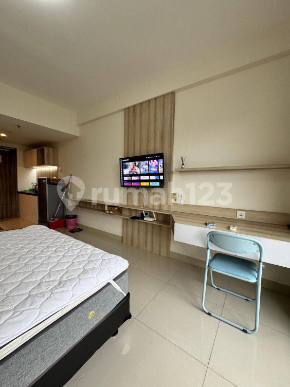 Furnished Studio Apartment with Mountain View