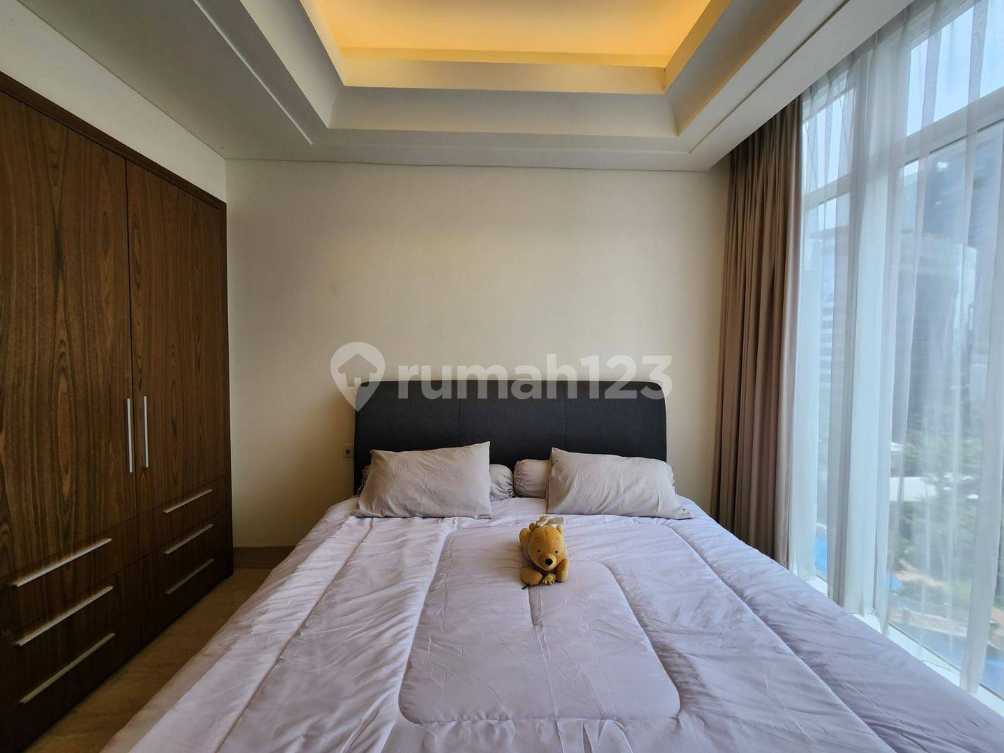 Modern Clean Studio Apartment with Designer Interior