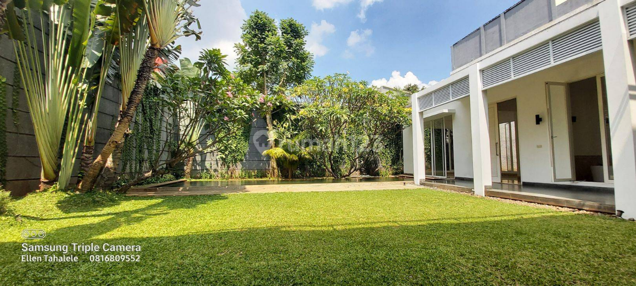 Luxury Villa with Pool Near French School