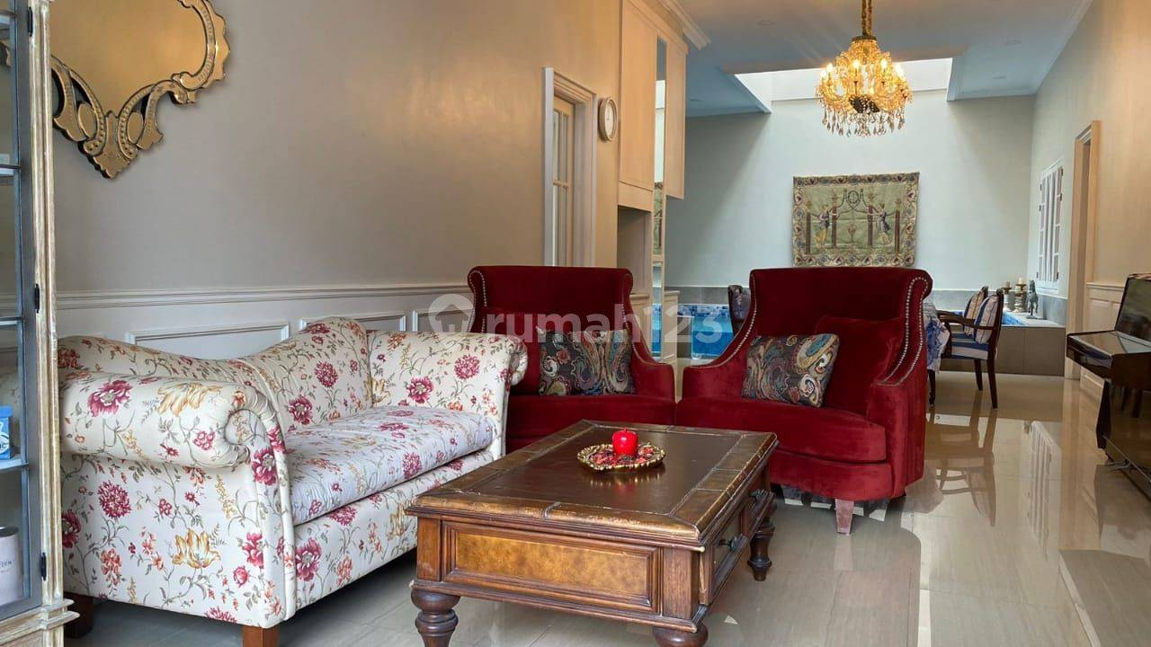 Luxurious 4-Bedroom House with Pool in Kebayoran
