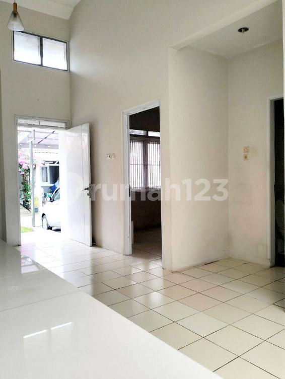 Minimalist 2-Bedroom House Near IKEA Mall