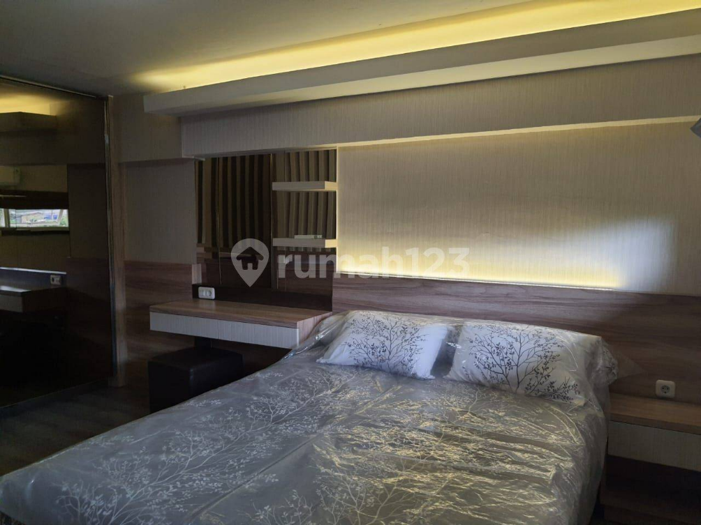 Furnished Loft Apartment with Balcony View