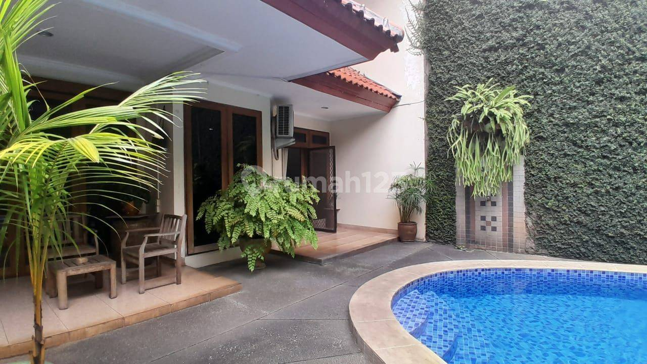 Spacious Kemang House with Pool and Garden