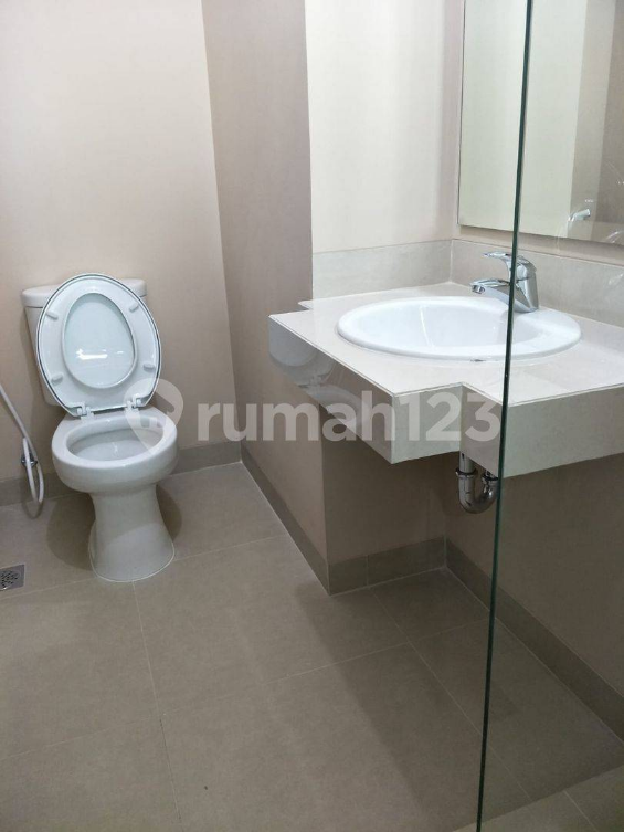 Modern Studio Near UPH Campus with Pool Access
