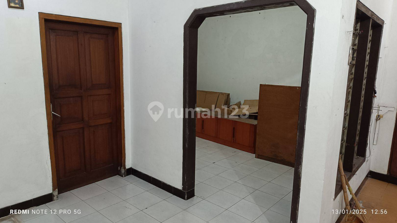 5 Bedroom House Near Market and Schools
