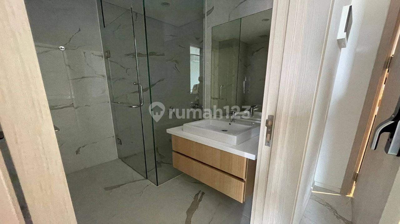Modern Studio with Pool and Gym Near MRT