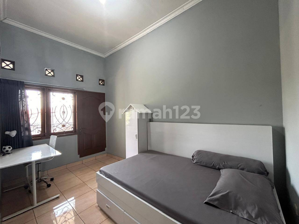 Modern 4-bedroom house with designer interior