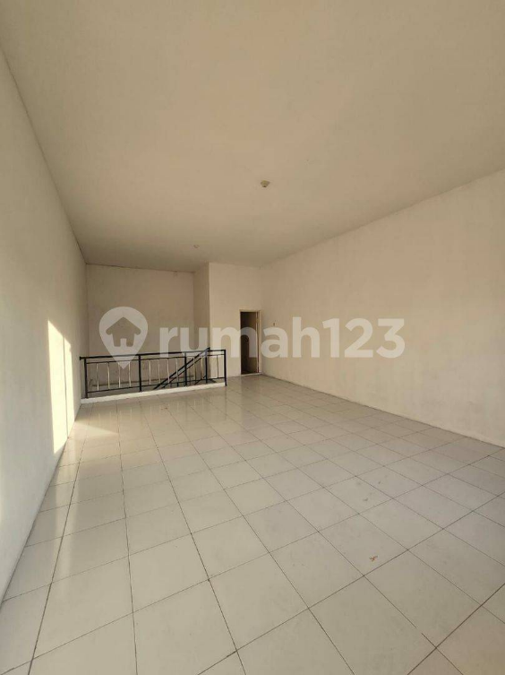 Strategic Commercial Space Near Veteran Road Solo