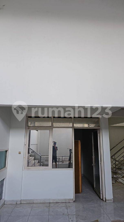 Large Commercial Space on Karapitan Street