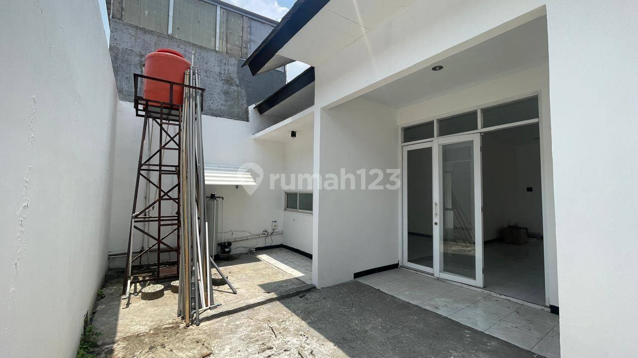Spacious 3-Bedroom House with Garden Access